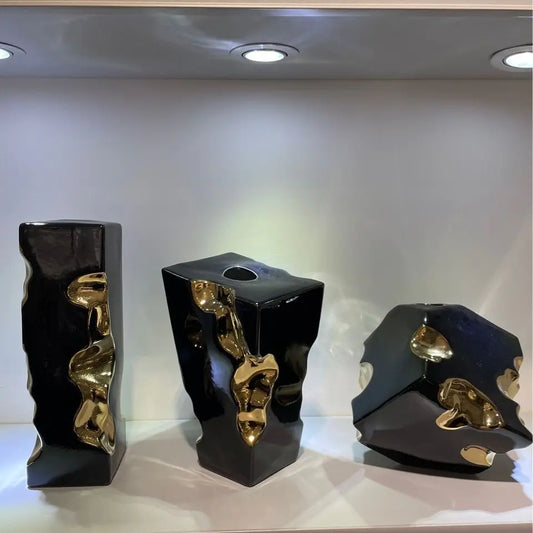 Decorbites™ Goldene Keramikvase mit geometrischem Quadratdesign – Wohnaccessoire