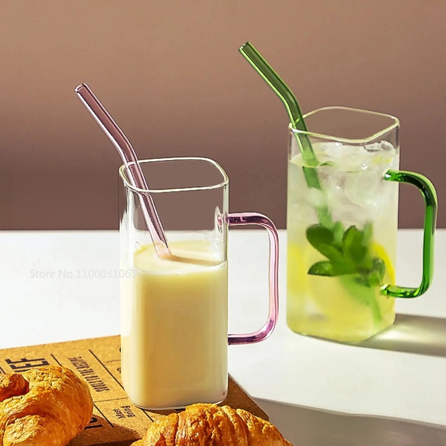 Decorbites™ Glas-Trinkbecher mit Trinkhalm und Acryl-Deckel, farbiger Griff für Getränke