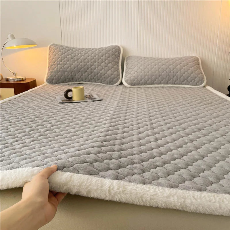 Decorbites™ antibakterielles Milchsamt-Matratzenpolster, dick und warm mit rutschfesten Gurten