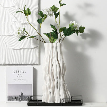 Decorbites™ Abstraktes unregelmäßiges Stammfalten-Keramikvasen für die Heimdekoration