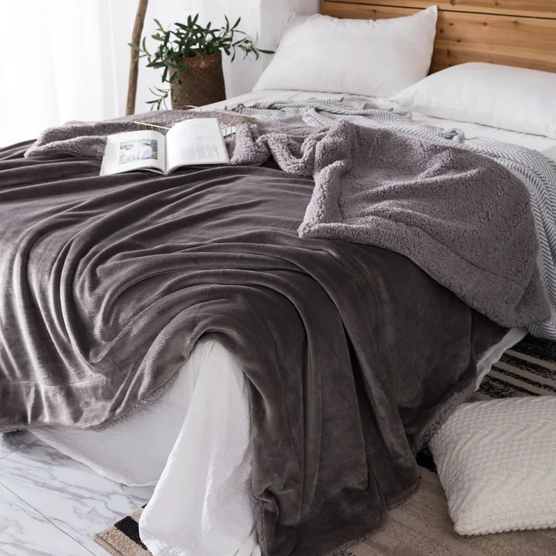 Decorbites™ Kuscheliges Plüschdecke: Weich, warm, leicht für Schlafzimmer & Sofa ganzjährig