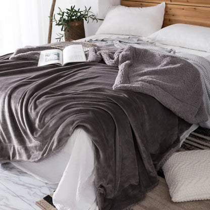 Decorbites™ Kuscheliges Plüschdecke: Weich, warm, leicht für Schlafzimmer & Sofa ganzjährig