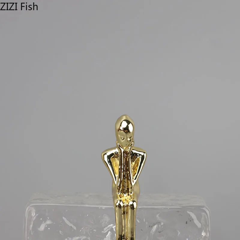 Decorbites™ Goldener Denker-Eiskristall-Skulptur: Abstrakte Figur auf Kristallbasis