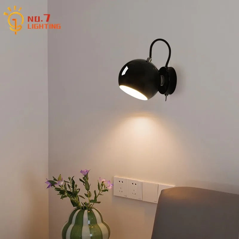 Decorbites™ Sahne Wind LED Wandlampe, drehbare minimalistische Eisenkunst-Wandleuchte für Schlafzimmer & Wohnzimmer