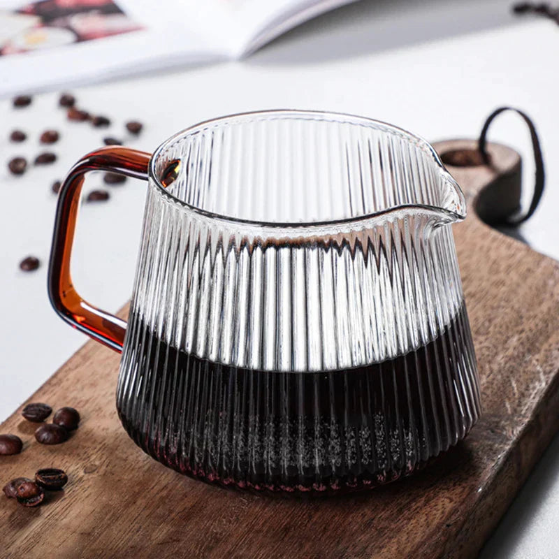 Decorbites™ Glas-Kaffeekanne mit V-förmiger Tülle und vertikalen Streifen, 350 ml/500 ml