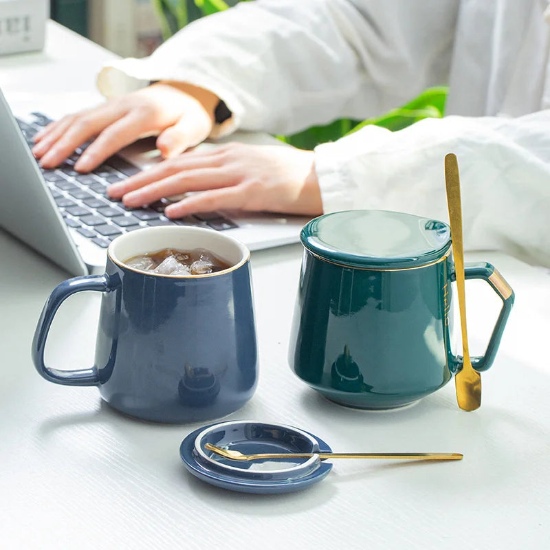 Decorbites™ Goldbemaltes Keramikbecher-Set mit Deckel und Löffel für Kaffee, Wasser, Milch – 400 ml