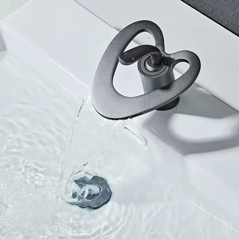 Decorbites™ Golden/Weißes Beckenarmatur: Schwarzes Messing-Wasserfall-Waschbeckenmischer, Heiß & Kalt.