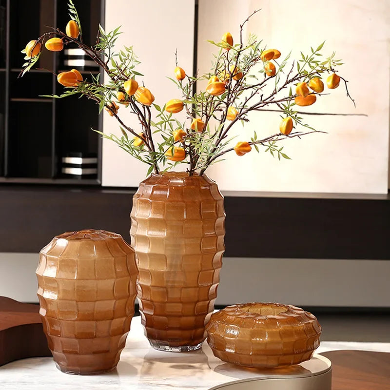 Decorbites™ Geometrische Frostglasvase mit Karo-Blumenarrangement