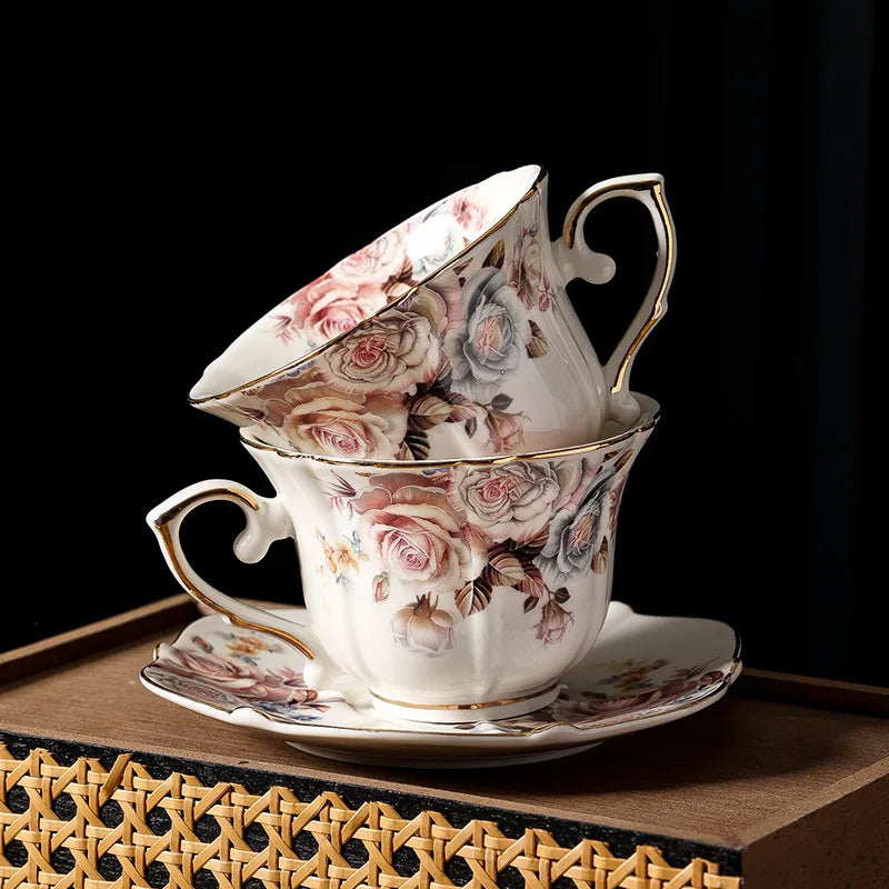 Decorbites™-Spitzenrand-Keramik-Teetasse- und Untertassenservice für das Speisen und den Couchtisch