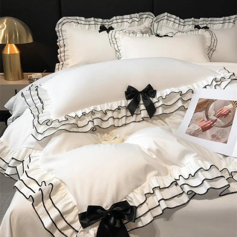 Decorbites™ Korean Lace Ruffles Bettwäsche-Set mit schwarzem Schleifenakzent