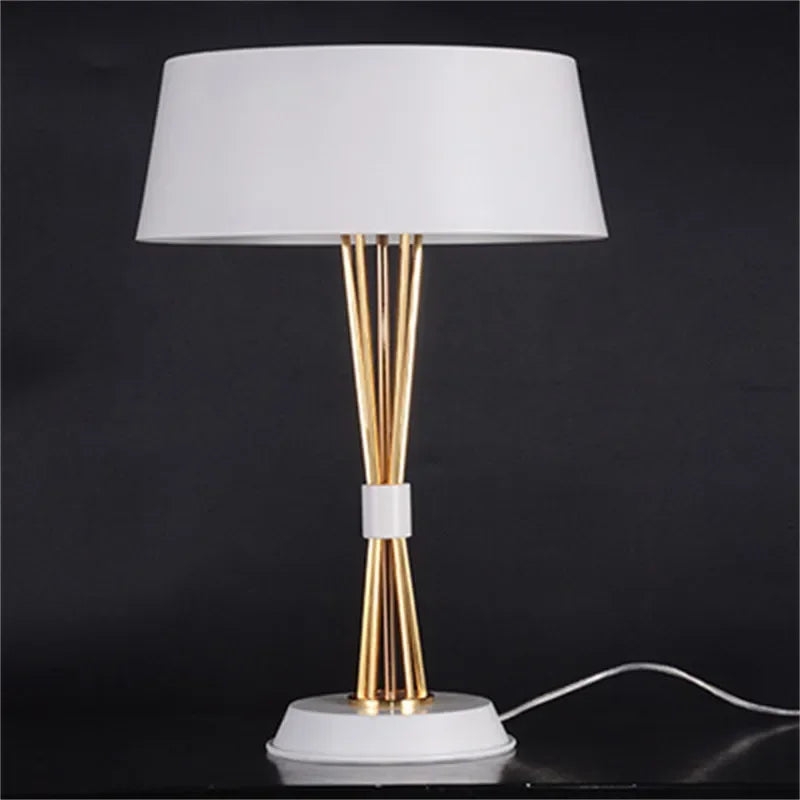 Decorbites™ Gold Luxus-LED-Tischleuchte mit weißem Lampenschirm für die Dekoration von Zuhause und Hotel