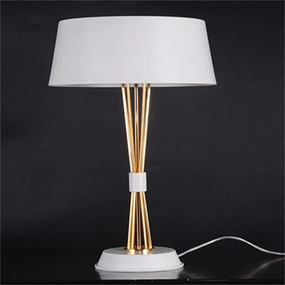 Decorbites™ Gold Luxus-LED-Tischleuchte mit weißem Lampenschirm für die Dekoration von Zuhause und Hotel