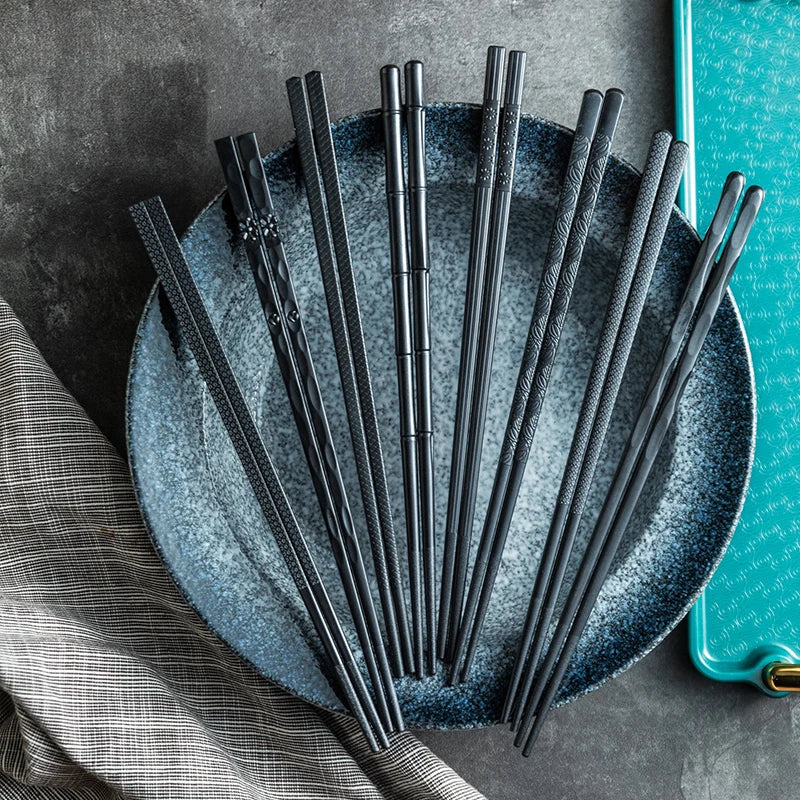 Decorbites™ Japanischer Stil Schwarze Legierungs-Essstäbchen - 10 Paare | Rutschfest, Feuchtigkeitsbeständig, Hitzebeständiges Tafelgeschirr