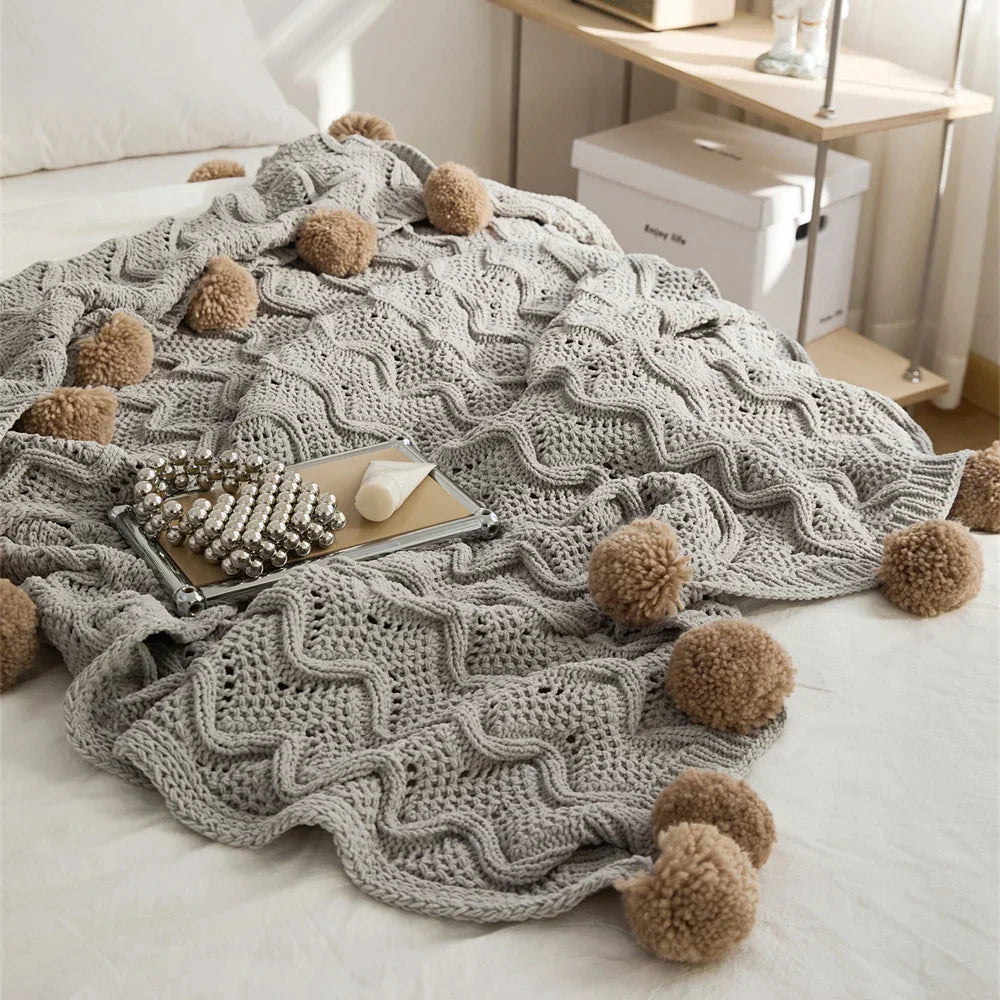 Decorbites™ Elegante Chenille-Pompom-Wurfbettdecke