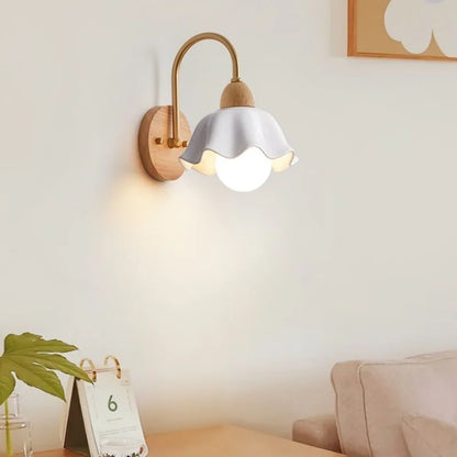 Decorbites™-Creme-LED-Holzblumen-Wandlampe, moderne Nachttischleselampe für das Schlafzimmer