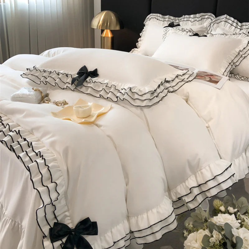 Decorbites™ Korean Lace Ruffles Bettwäsche-Set mit schwarzem Schleifenakzent