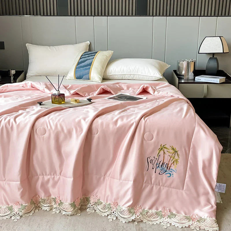 Decorbites™ Spitzendekor Blumenstickerei Kühle Bettdecke - Maschinenwaschbare Sommerquilt