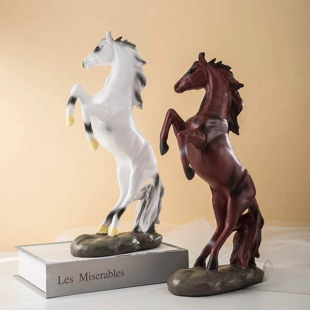 Decorbites™ Pferdestatue: Moderne Kunst Harz-Figur für die Dekoration von Zuhause/Büro, 36 cm Skulptur Regenzierde