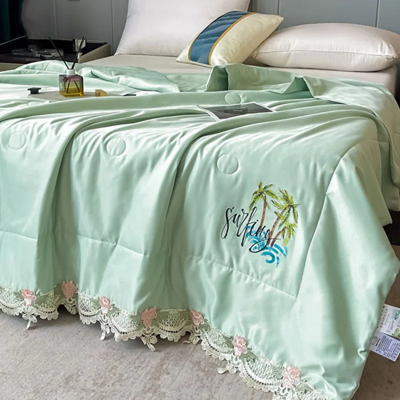 Decorbites™ Spitzendekor Blumenstickerei Kühle Bettdecke - Maschinenwaschbare Sommerquilt