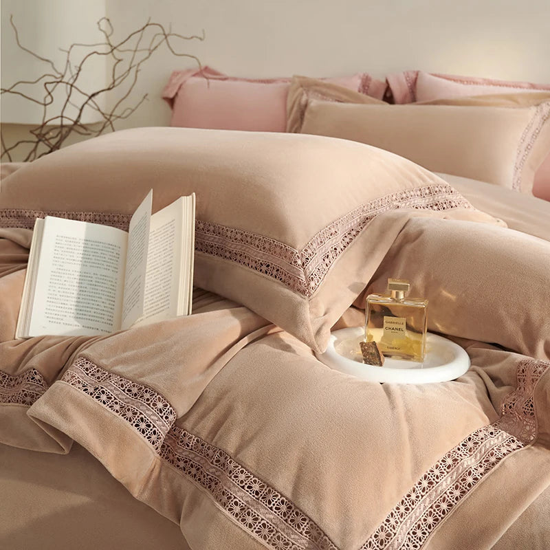 Decorbites™ Kuscheliges Samt-Spitzen-Bettwäsche-Set: Daunendeckelbezug, Laken, Kissenbezüge – 4 Teile warm & stilvoll