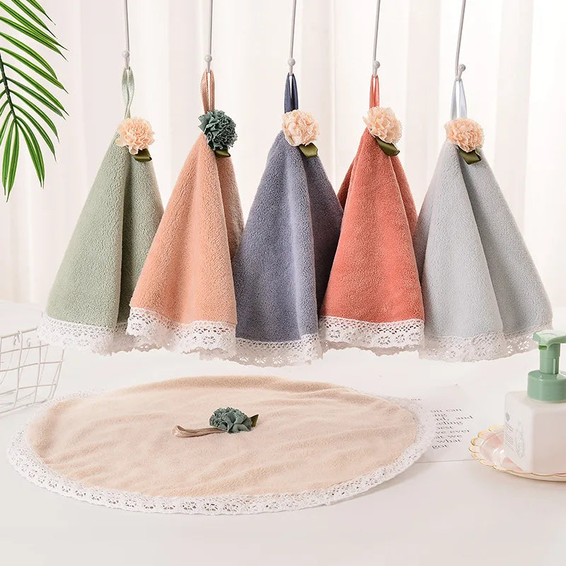 Decorbites™ Spitzenkleid-Babenhandtuch: Weich, saugfähig und süß für Küche & Bad