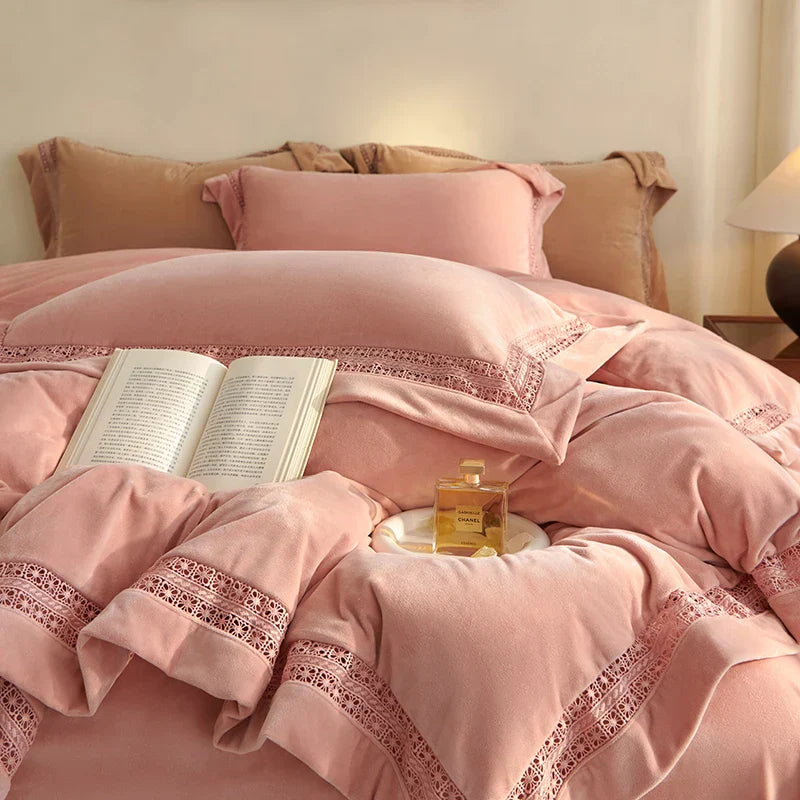 Decorbites™ Kuscheliges Samt-Spitzen-Bettwäsche-Set: Daunendeckelbezug, Laken, Kissenbezüge – 4 Teile warm & stilvoll
