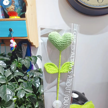Decorbites™ Handgewebter Liebesherz-Garn-Häkelblumenstrauß mit grünem Laubzweig