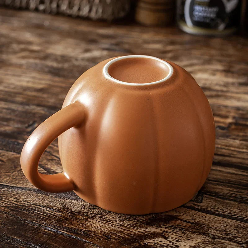 Decorbites™ Halloween-Kürbis-Keramikbecher mit retro Emaille-Griff für Kaffee, Milch und Tee