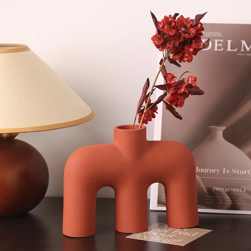 Decorbites™ Geometrische Keramikvase: Ausgehöhlte Buchstaben Blumenarrangement Wohnraumausstattung