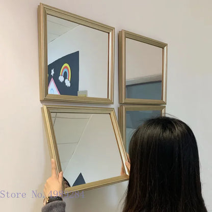 Decorbites™ Goldener Rahmen Quadratischer Spiegel Wanddekoration Kombination