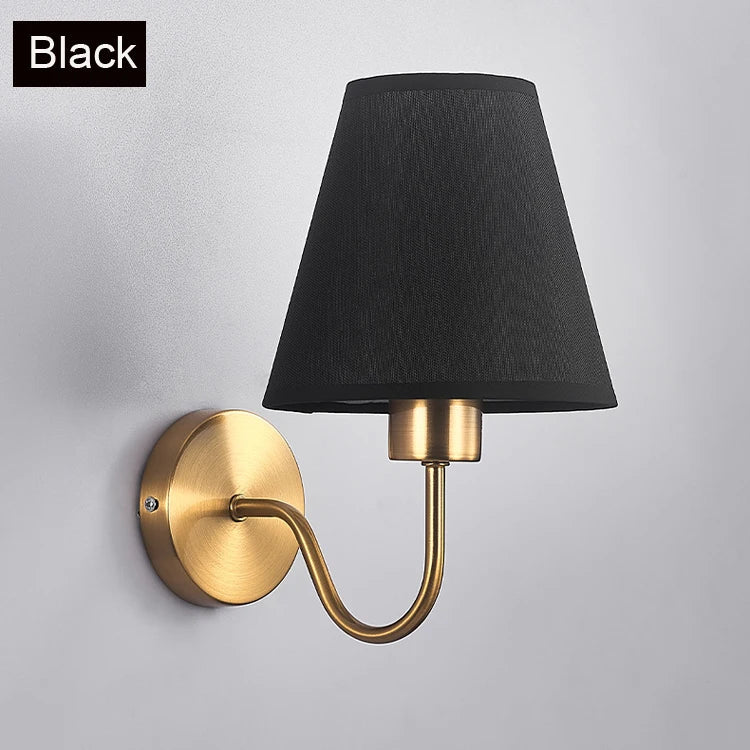 Decorbites™ Goldstoff-Wandlampe: Moderne nordische Schlafzimmerleuchte für Hotelgänge & TV-Hintergrund.