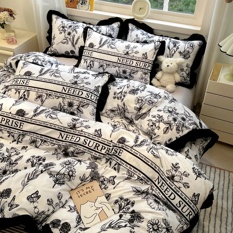 Decorbites™ Korean Black White Hepburn Style Bettwäsche-Set mit Spitzen-Spannbettlaken-Set