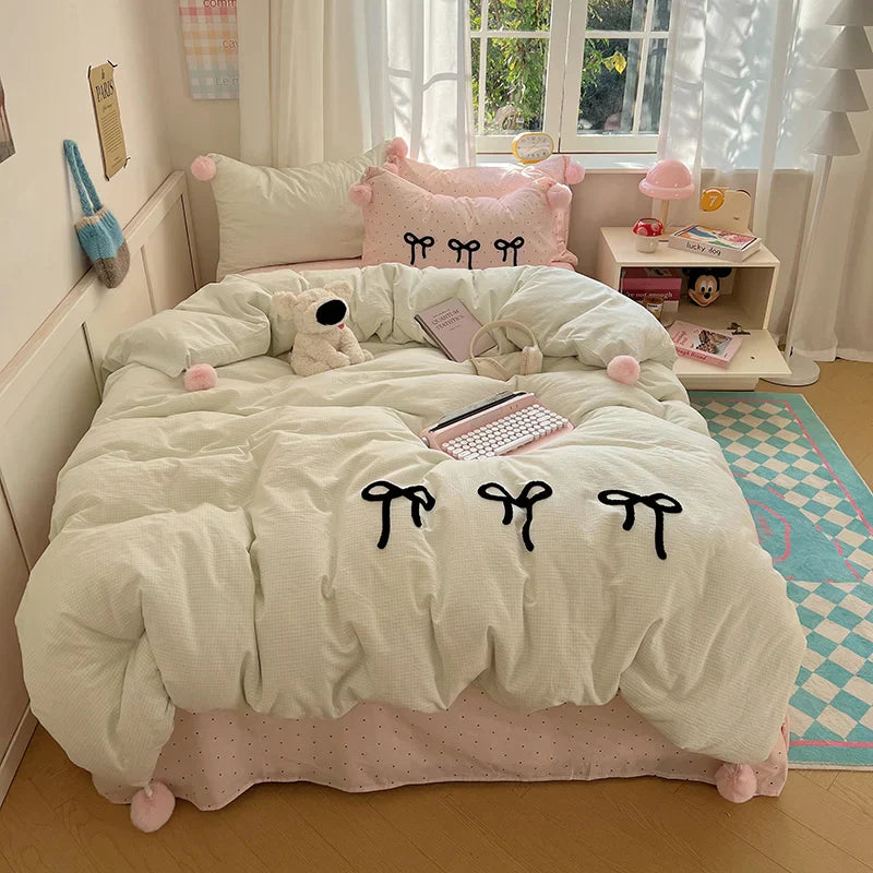 Bow Lattice Pompom Bedding