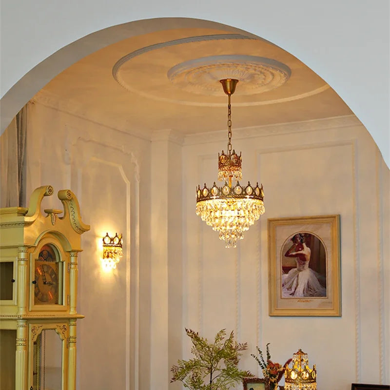 Decorbites™ Kronen-Kristall-Leuchter – Goldener Vintage-LED-Hängeleuchter für elegante Innenbeleuchtung
