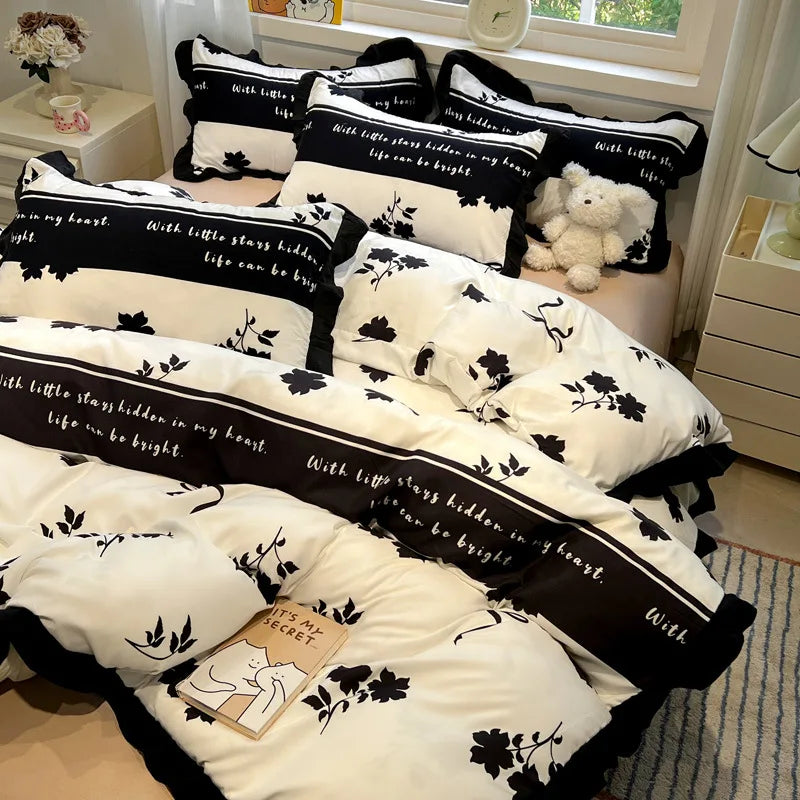 Decorbites™ Korean Black White Hepburn Style Bettwäsche-Set mit Spitzen-Spannbettlaken-Set