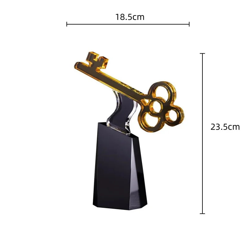 Decorbites™ Kristalltrophäe: Goldener Schlüssel-Handwerkskunst, Transparente Dekorationsfigur & Wohnungsakzent