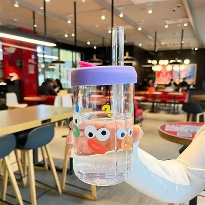 Decorbites™ Kawaii-Brille mit Deckel und Trinkhalm Bubble-Tea-Becher – 550 ml süßes Trinkgeschirr