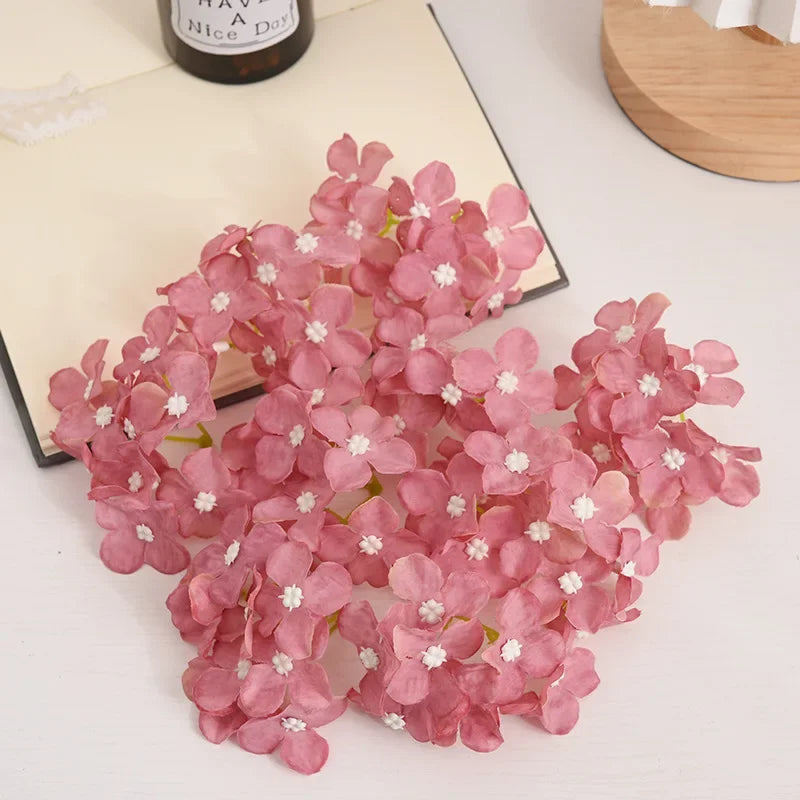 Decorbites™ Hortensienblüten: 30 Stk. 8 cm künstliche Blumen für Heimdekoration, Hochzeit, DIY-Kränze