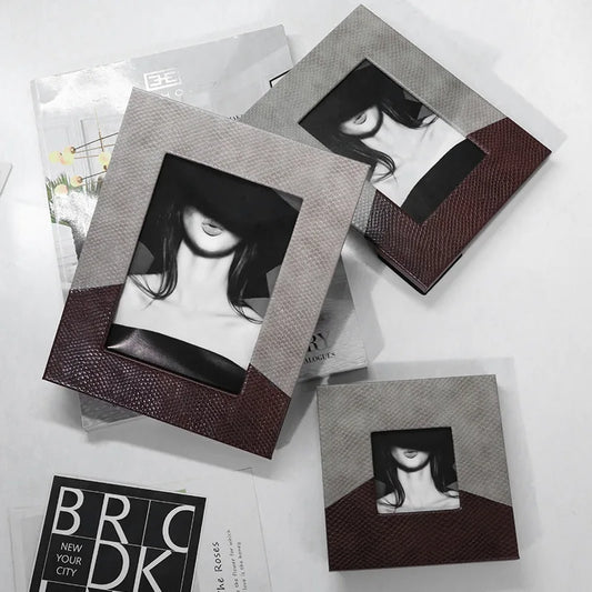 Decorbites™-Leder-Spleiß-Schreibtisch-Foto-Rahmen – Wohnaccessoire & Dekorationsgegenstand