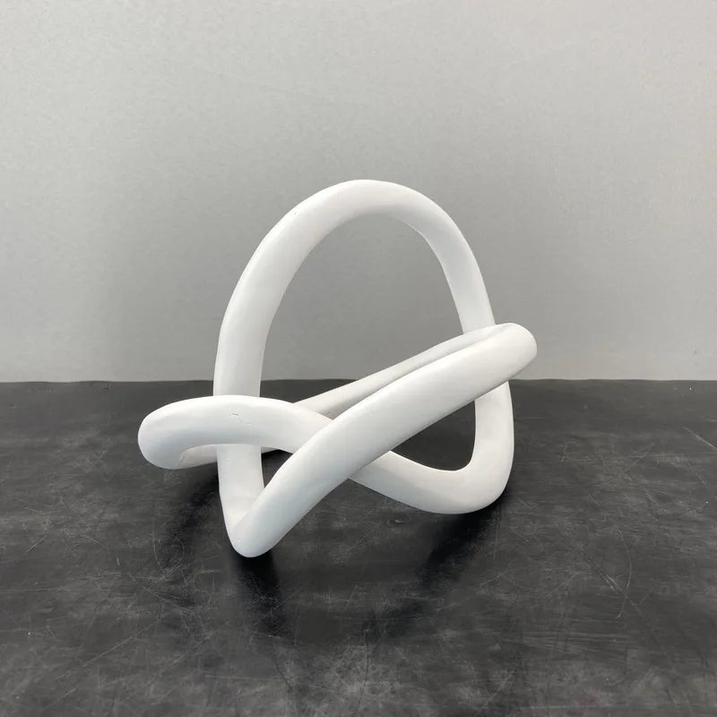 Decorbites™ Goldener Ringknoten Geometrische Harzornamente Handgefertigte Kunstdekoration Figuren