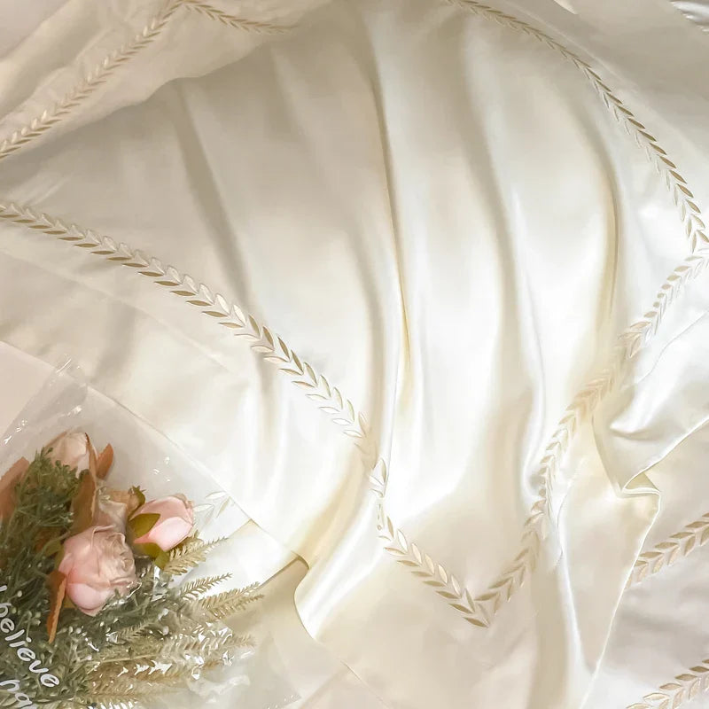 Decorbites™ Besticktes Eisbettwäsche-Set: Weiche Daunendecke, Laken, Kissenbezüge 4Stk