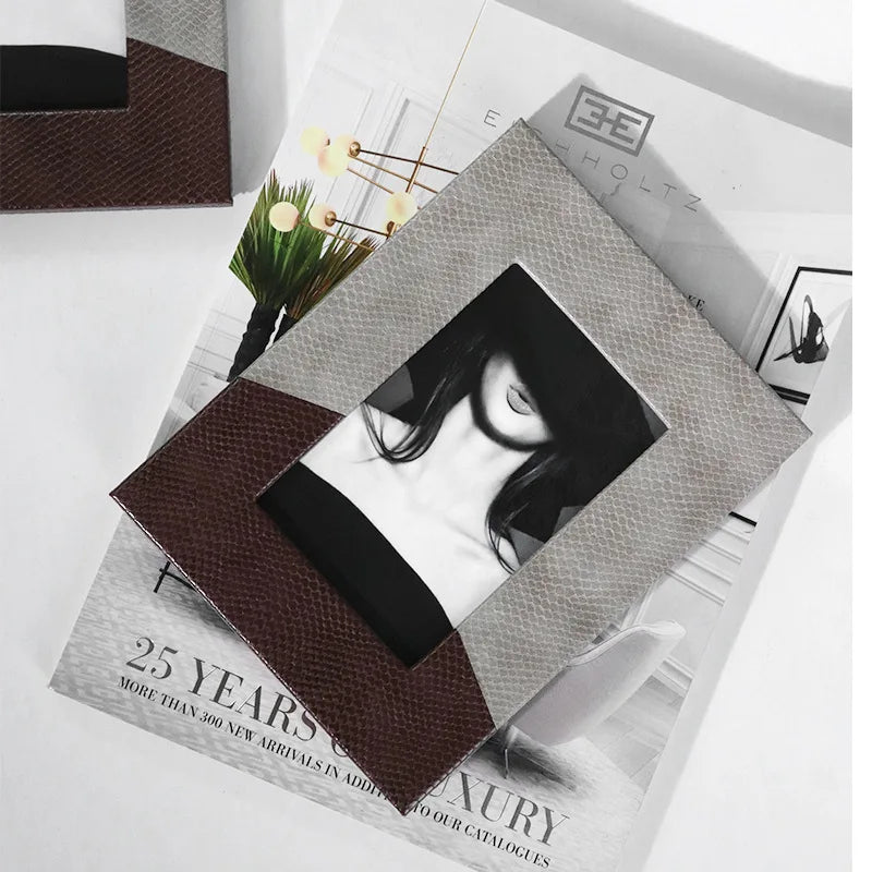 Decorbites™-Leder-Spleiß-Schreibtisch-Foto-Rahmen – Wohnaccessoire & Dekorationsgegenstand