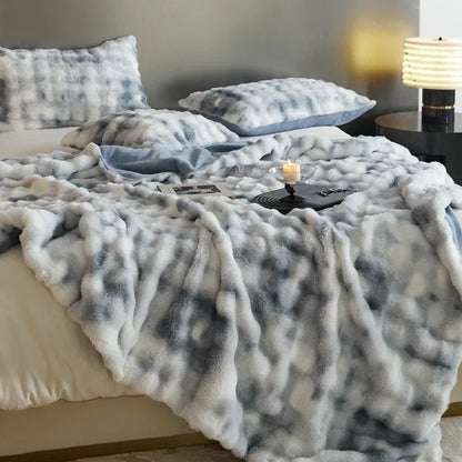 DecorBites™ Cozy Fleece Throws - Soft Plaid Blankets for Warmth and Comfort