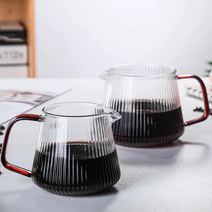 Decorbites™ Glas-Kaffeekanne mit V-förmiger Tülle und vertikalen Streifen, 350 ml/500 ml