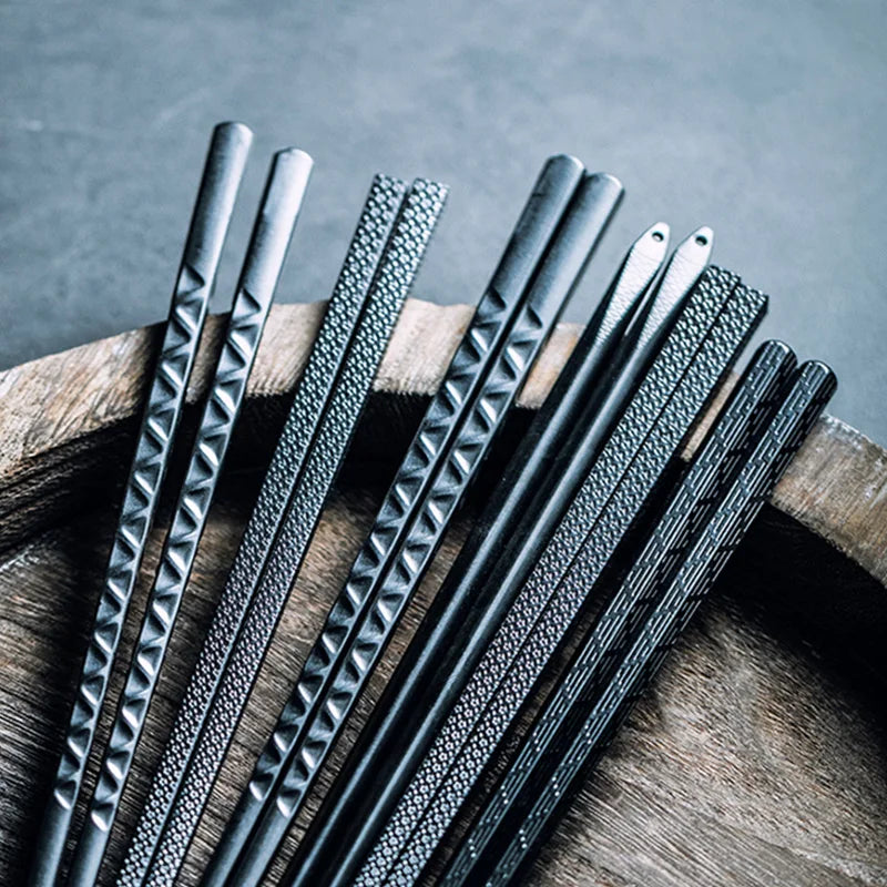 Decorbites™ Japanischer Stil Schwarze Legierungs-Essstäbchen - 10 Paare | Rutschfest, Feuchtigkeitsbeständig, Hitzebeständiges Tafelgeschirr