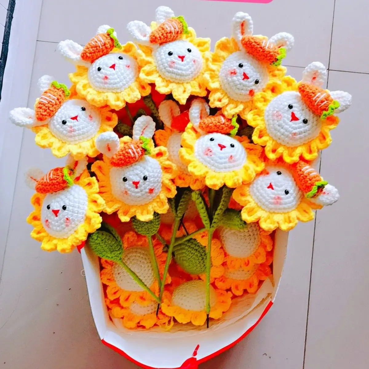 Decorbites™ Gestricktes Sonnenblumen- & Hasen-Bouquet: Handgefertigte Häkel-DIY-Heimdekoration & Geschenk