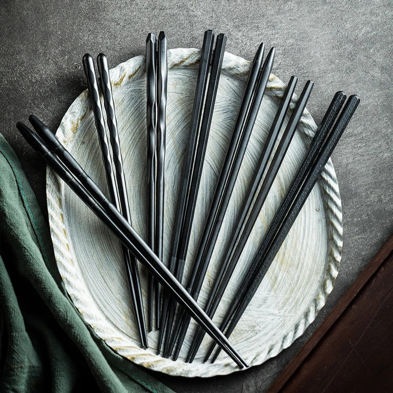 Decorbites™ Japanischer Stil Schwarze Legierungs-Essstäbchen - 10 Paare | Rutschfest, Feuchtigkeitsbeständig, Hitzebeständiges Tafelgeschirr