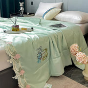 Decorbites™ Spitzendekor Blumenstickerei Kühle Bettdecke - Maschinenwaschbare Sommerquilt