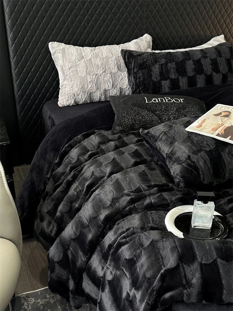 Decorbites™ Kuscheliges Kunstkaninchenfell-Bettwäsche-Set in Schwarz & Grau: Daunendecke, Laken, Kissenbezüge