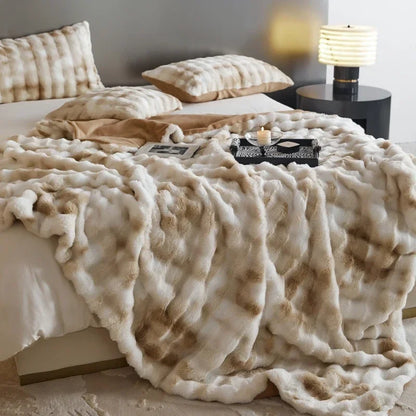 DecorBites™ Cozy Fleece Throws - Soft Plaid Blankets for Warmth and Comfort